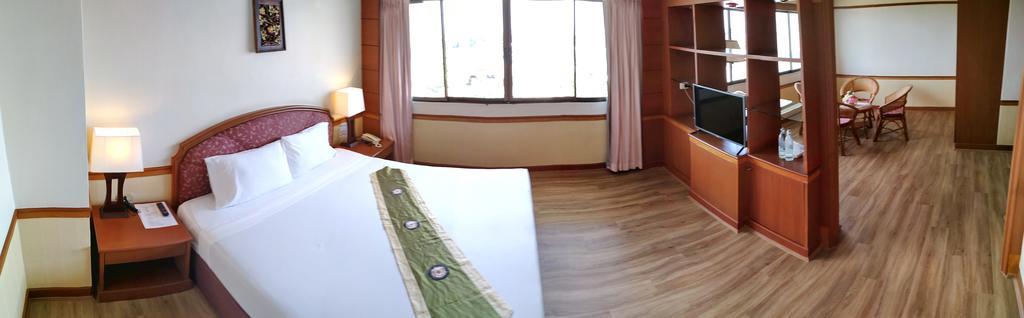 Grand Park Hotel Nakhon Si Thammarat Quarto foto